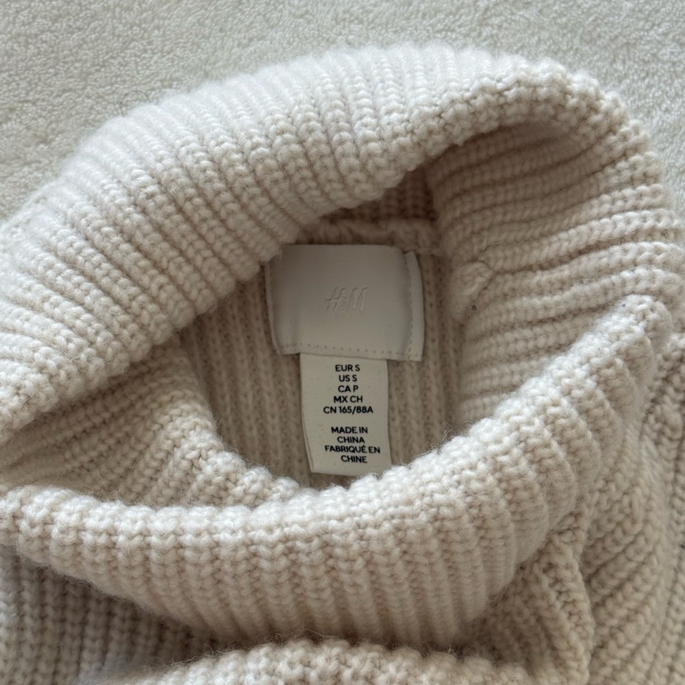 H&M Cream Ribbed Turtleneck Sweater - Picture 3 of 4